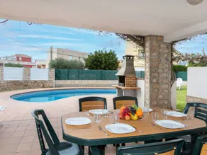 Holiday home with terrace, barbecue & private pool - Image 2