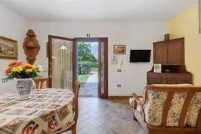 Il Girasole Apartment: Accessible Comfort and Relaxation in a Private Garden - Image 3