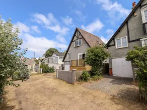 Cottage with garden - Image 3