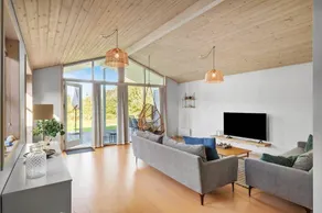 Big holiday home with BBQ, terrace & hot tub | Dogs allowed - Image 4