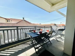 Apartment with garden & terrace - Image 2