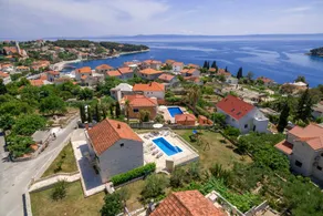 Villa with barbeque, garden & terrace - Image 2