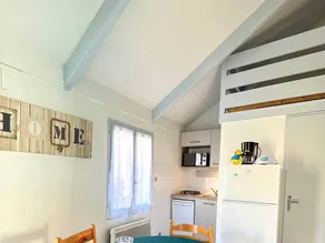 Chalet with barbeque, heated pool & terrace - Image 4