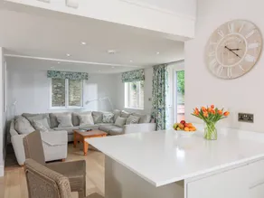 Cottage with jacuzzi & garden - Image 5