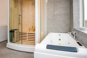 House with sauna, terrace & garden - Image 2