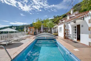 Villa avec terrasse, piscine et jacuzzi | Vue ville - Image 2