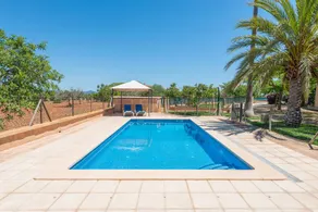 Children-friendly wonderful villa with BBQ, terrace & garden - Image 2