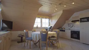 Appartamento con griglia, terrazza e piscina | Vista sul giardino - Image 3