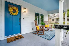 Charming Texas Farmhouse Stay with Modern Western Flair near NRS Ranch in Decatur, TX - Image 5