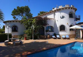 Villa 'Casa Pera' with Sea View, Pool, Wi-Fi, Garden & Terrace - Image 2
