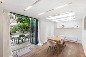 Holiday apartment with garden - Image 2