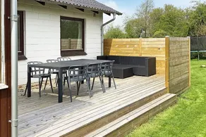 Holiday home with garden - Image 3