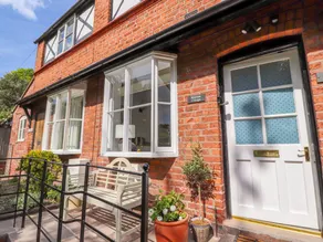 Cottage with terrace - Image 2