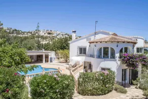 Fully equipped villa with private pool, garden & BBQ | Pets are welcome - Image 2