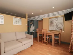 Family-oriented cottage with garden | Pets are welcome - Image 2