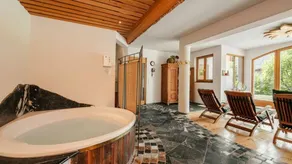 Flat with garden, hot tub & barbeque | Perfect for remote work - Image 4