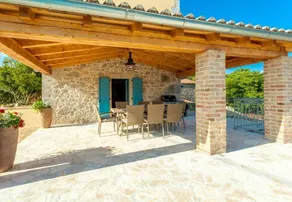 Gorgeous Villa With Private Swimming Pool and Covered Terrace - Image 5