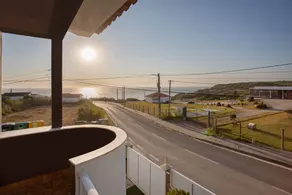 Charmante villa entièrement équipée avec jardin, terrasse et barbecue | Vue mer | Plage à proximité | Adaptée au travail à distance - Image 2