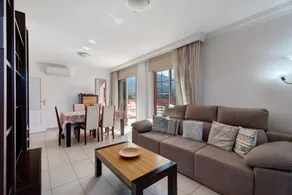 Appartement entièrement équipé avec piscine chauffée, terrasse et barbecue | Vue ville | Adapté au travail à distance - Image 5