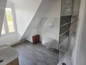 Third-Floor Room with Private Garden and Wi-Fi - Image 3