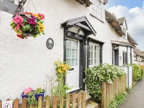 Family-oriented wonderful cottage with garden - Image 3