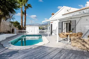 Ferienhaus mit Garten, privatem Pool und Grill | Bergblick - Image 2