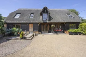 Cottage with garden - Image 2