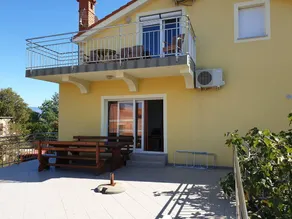 Flat with terrace, barbeque & garden | Garden view - Image 4