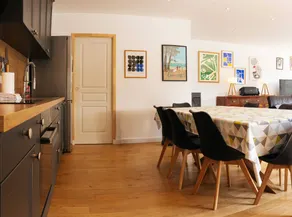 Ferienunterkunft mit Terrasse, beheiztem Pool und Grill - Image 4