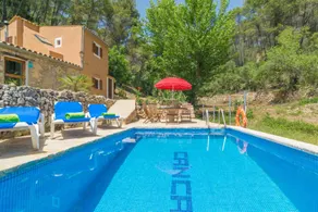 Family-friendly villa with private pool, terrace & barbeque - Image 3