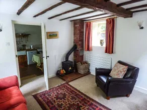 Cottage with garden - Image 3