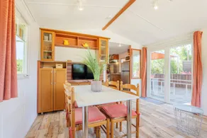 Charming Bungalow with Private Pool, Wi-Fi, and Air Conditioning - Image 3
