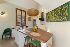 Maison avec internet haut débit, terrasse et piscine privée | Vue ville - Image 4