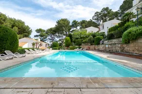 Appartement entièrement équipé avec piscine, internet haut débit et terrasse | Vue montagne | Proche de la plage | Parfait pour le travail à distance - Image 3