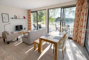 Flat with garden & terrace - Image 2