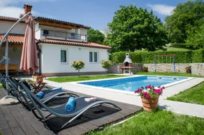 Villa mit Grill, Terrasse und Pool - Image 2