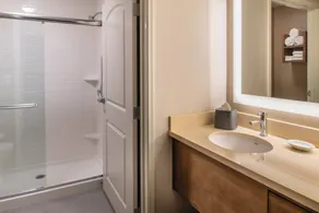 1 Bedroom Suite 2 Queen - Image 4