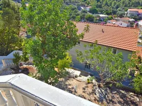 Holiday apartment with garden & terrace - Image 3