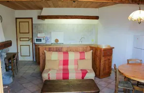 Charming gite with garden, terrace & barbeque - Image 5