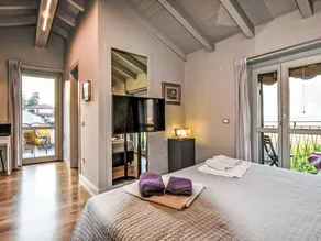 House with garden, private pool & terrace | Lake view - Image 4