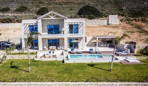 Fully equipped villa with barbeque, garden & heated pool - Image 4