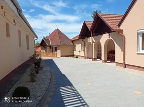 Fully equipped holiday apartment with terrace & garden - Image 3