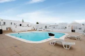 Maison avec terrasse et piscine - Image 3