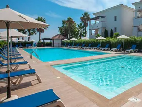 Charming holiday apartment with terrace & pool | Sea view | Close to the beach | Pets allowed - Image 3