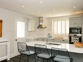 Cottage with terrace & garden - Image 4