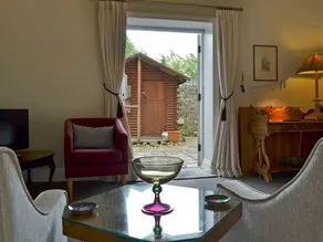 Child-friendly cottage with garden - Image 3