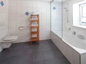 Holiday apartment with garden - Image 4