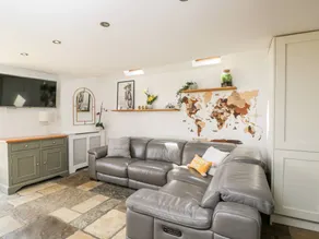 Cottage with garden & jacuzzi - Image 3