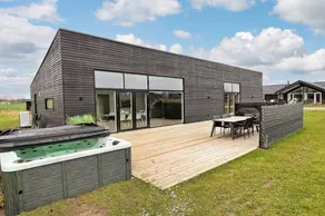 Maison avec jacuzzi et terrasse - Image 2