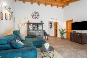Holiday home with BBQ & terrace - Image 2
